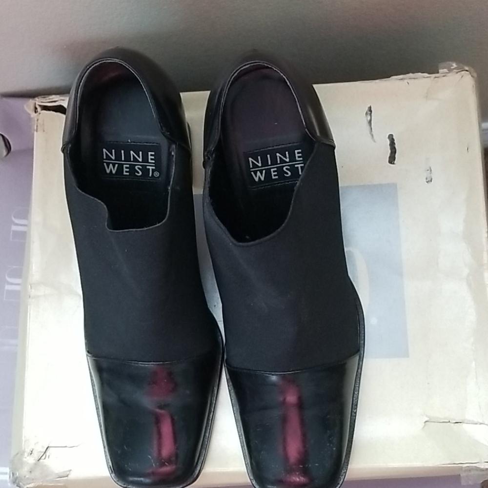 9&Co Stretch Ankle Bootie